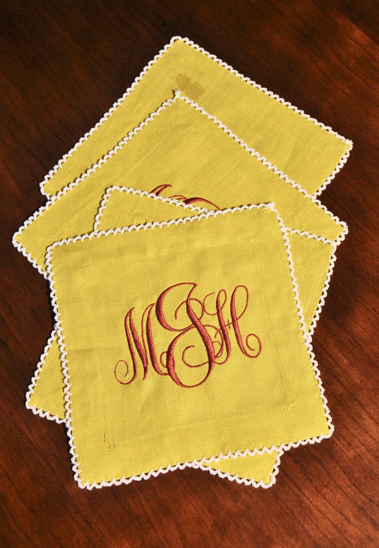 Classic Vine Picot Trim Cocktail Napkins